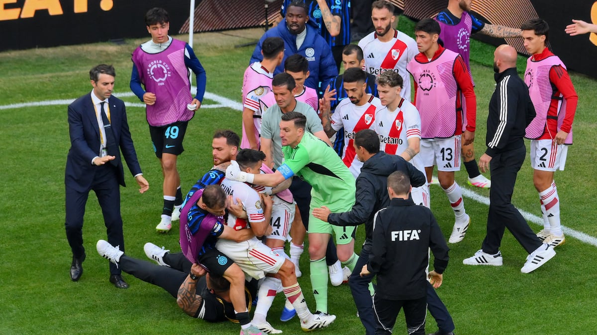 Mastantuono, adiós entre lágrimas