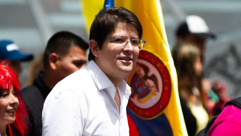 “Es un fracaso del Estado, hoy nos derrotaron”: disparan contra el precandidato presidencial de Colombia Miguel Uribe en medio de un acto político en Bogotá