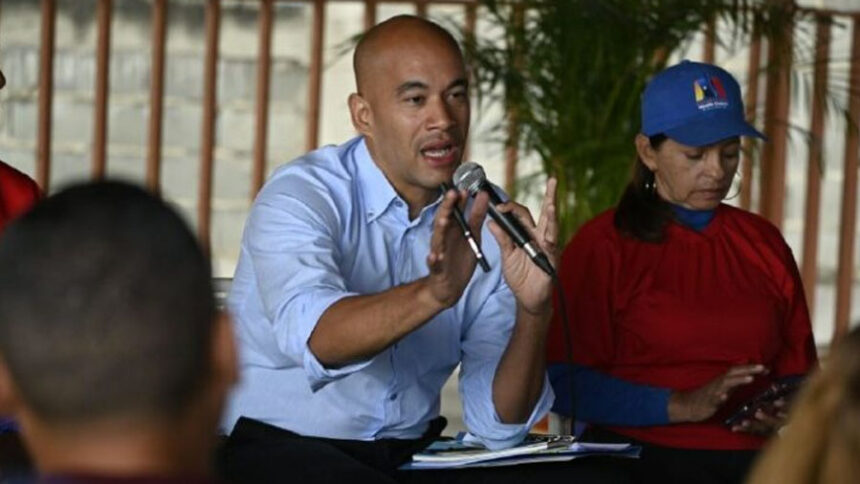 Ministro de Educación anuncia que no se permitirá la contratación de los “paquetes de grado”