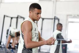 El cambio físico de Mbappé tras pasar por el hospital