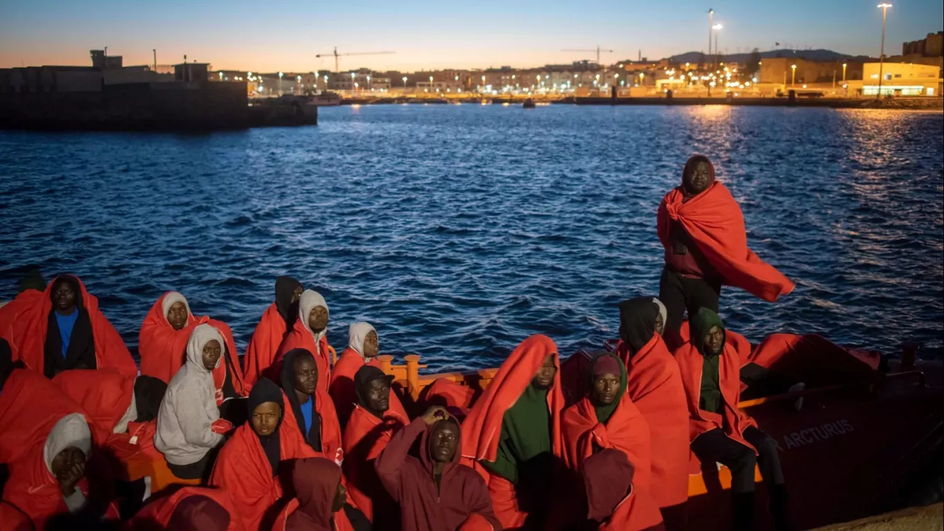 El Gobierno español iniciará el reparto de menores inmigrantes en agosto pese al plantón del PP