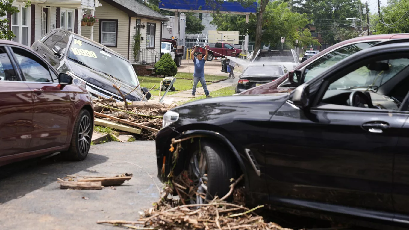 Las lluvias causan inundaciones mortales en la costa este de EE.UU.
