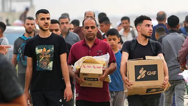 Qué contiene la controvertida caja de ayuda que distribuye la Fundación Humanitaria de Gaza