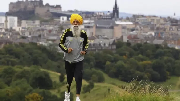 Muere Fauja Singh, el maratoniano de 114 años, tras ser atropellado por un coche