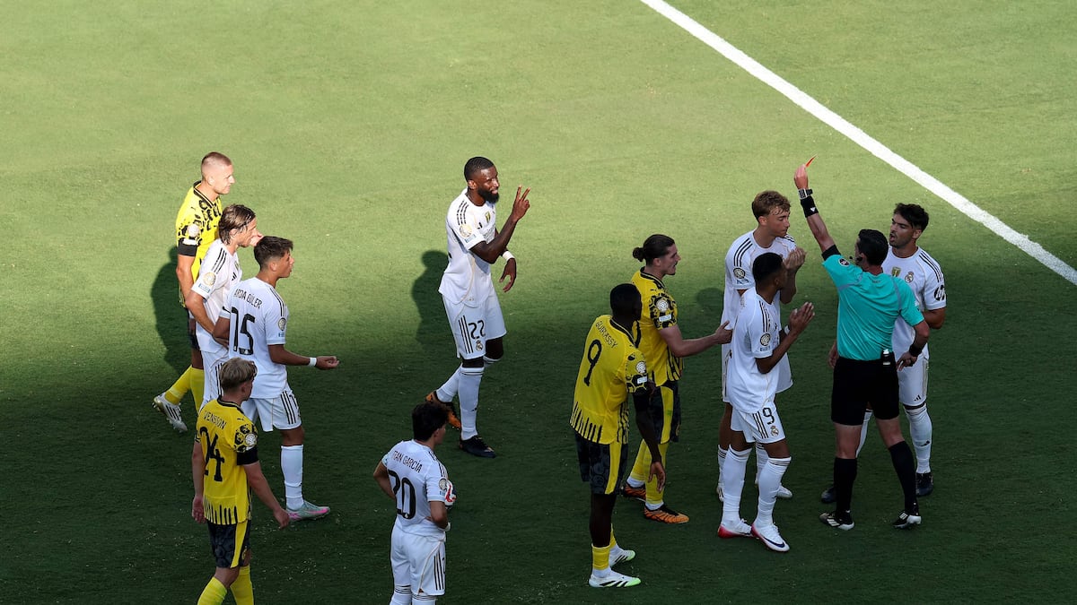 Huijsen, roja con consecuencias