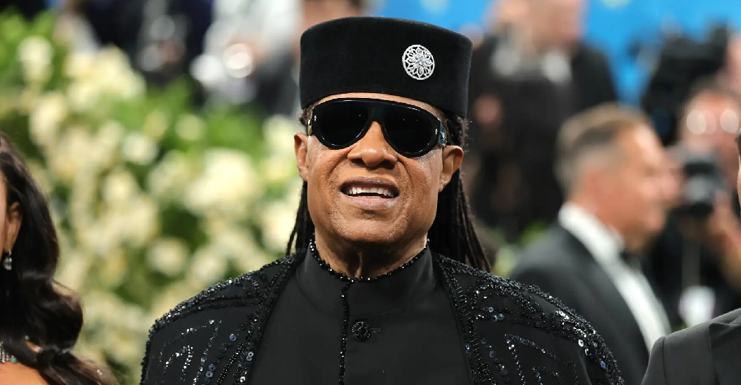 ¡DESPEJA LA DUDA! Stevie Wonder revela la verdad de la teoría conspirativa que niega su ceguera