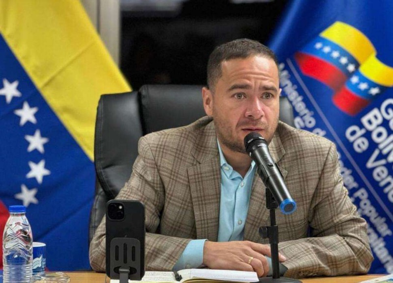 Ministro justifica eliminación de pruebas internas por denuncias de venta de cupos