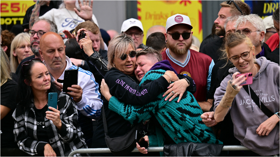 Birmingham se despide de Ozzy Osbourne con un emotivo y multitudinario cortejo fúnebre