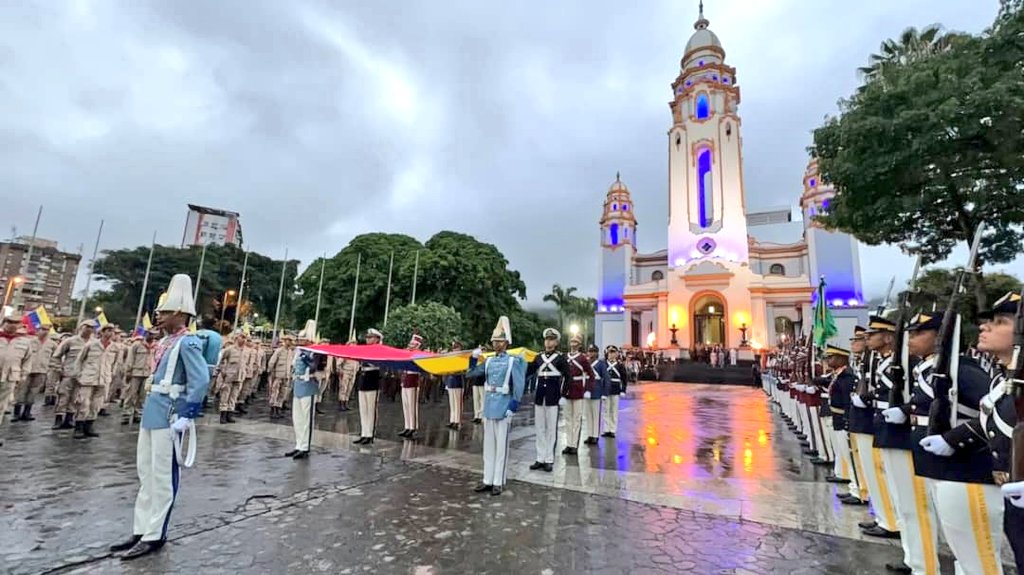 Venezuela conmemora 242 años del nacimiento de Simón Bolívar y celebra el Día de la Armada Nacional