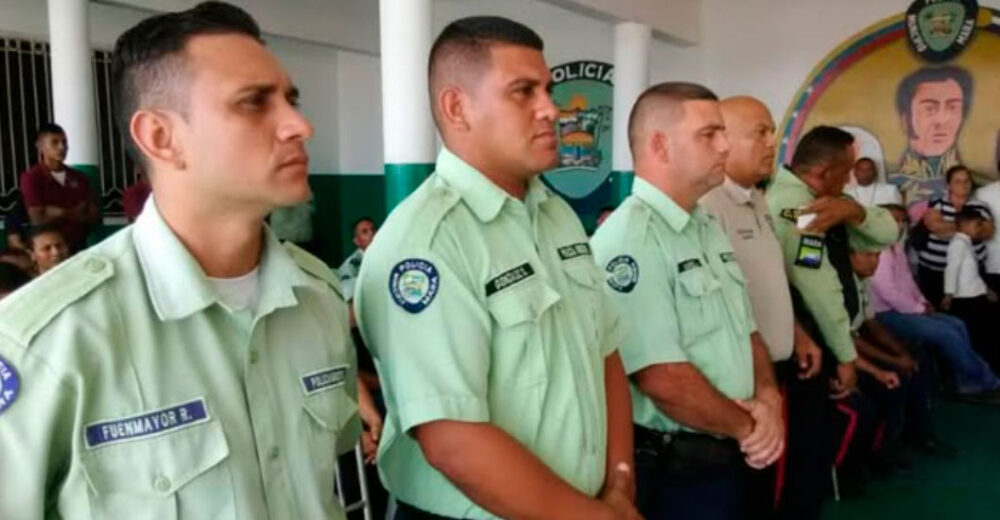 Alcaldía de Mara ascendió a 104 oficiales de Polimara en emotiva ceremonia