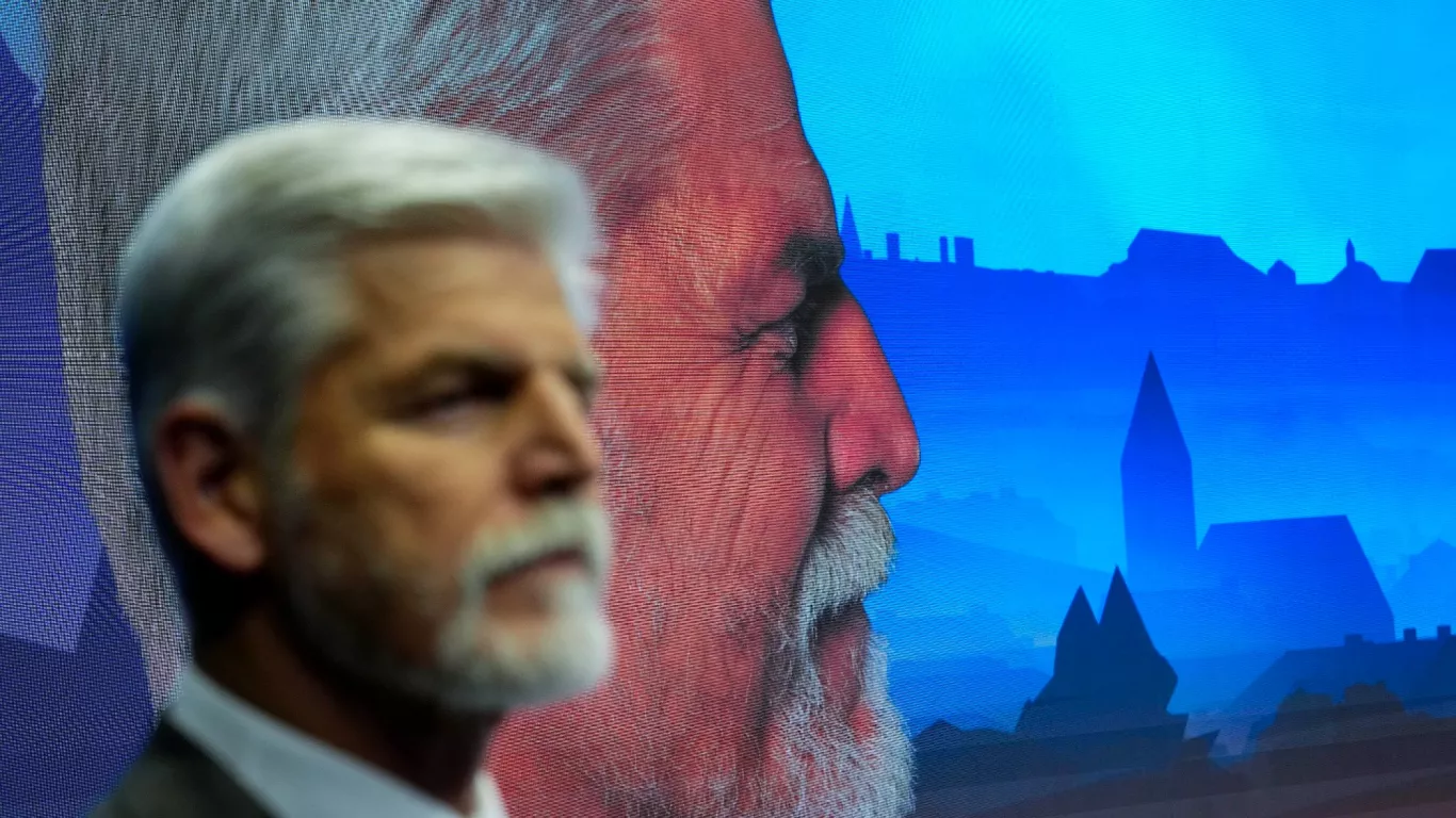 China corta lazos con el presidente checo por su visita al Dalai Lama