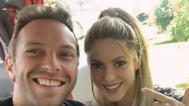 Shakira le dedica una canción a Chris Martin y aviva rumores de amorío