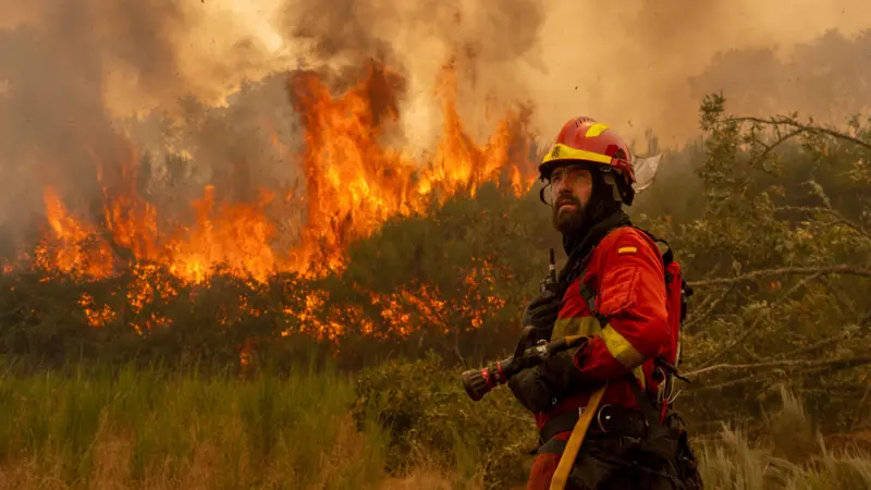 4 claves para entender la histórica ola de incendios que golpea a España y que va camino de batir récords de destrucción