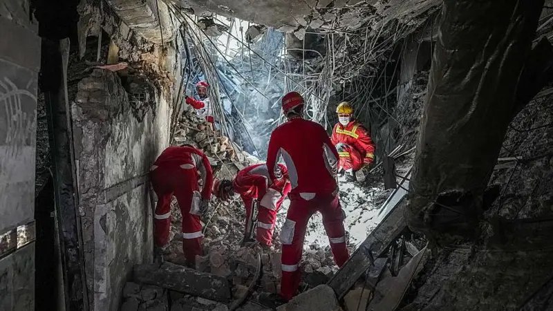 “Había cadáveres por todas partes”: la BBC reconstruye lo que ocurrió dentro de Evin, una de las prisiones más infames de Irán en la que murieron 80 personas en un ataque de Israel