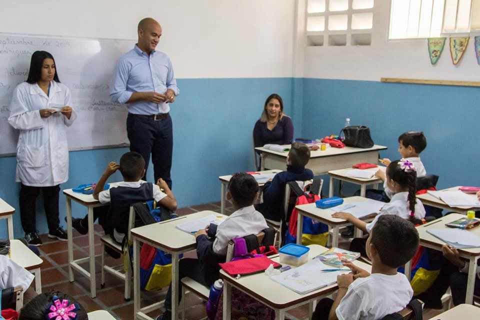 Ministerio de Educación inicia campaña para reintegrar a jóvenes al sistema escolar