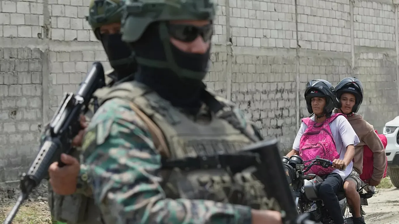 Noboa declara el estado de excepción en 7 provincias de Ecuador