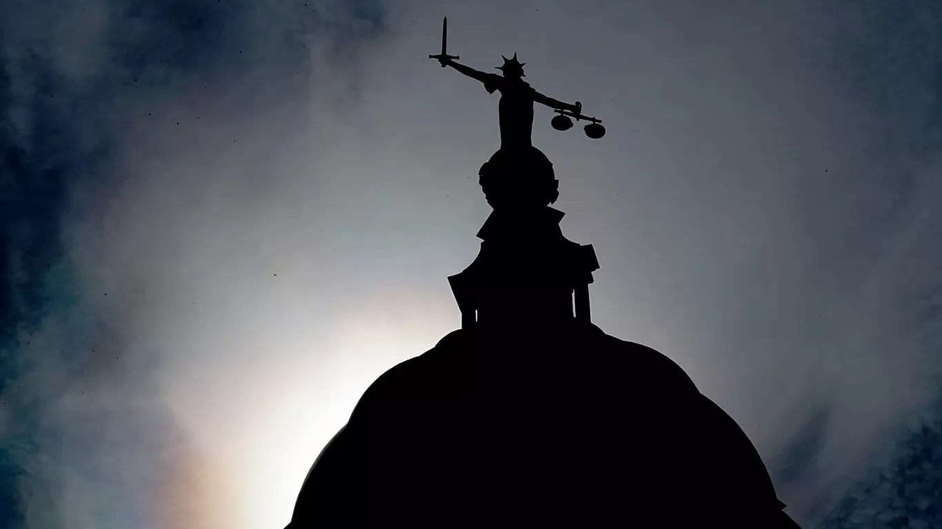 Una aristócrata y su novio, condenados por matar a su bebé