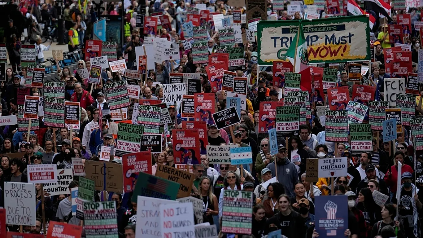 Estallan protestas en Chicago por la represión federal de Trump