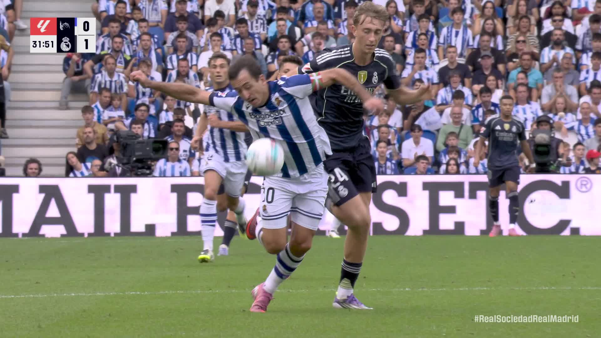 Los árbitros consideran que no era roja a Huijsen pero que el VAR acertó