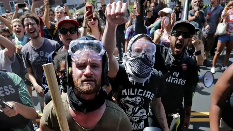 Qué es Antifa, el grupo de extrema izquierda enfrentado a los supremacistas blancos en EE.UU. y al que Trump quiere declarar como “terrorista”