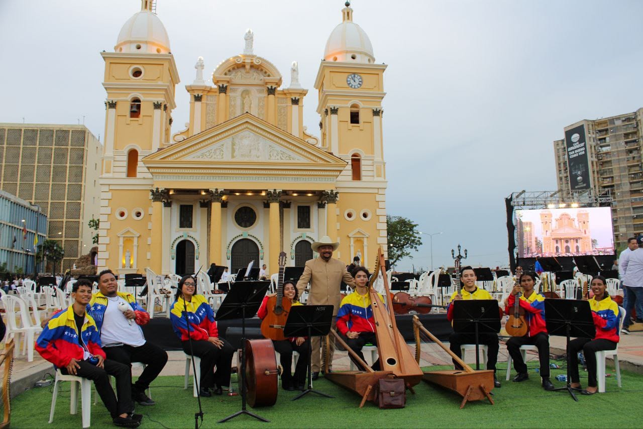 Una multitud se congregó en la Basílica para un concierto por la paz y la soberanía