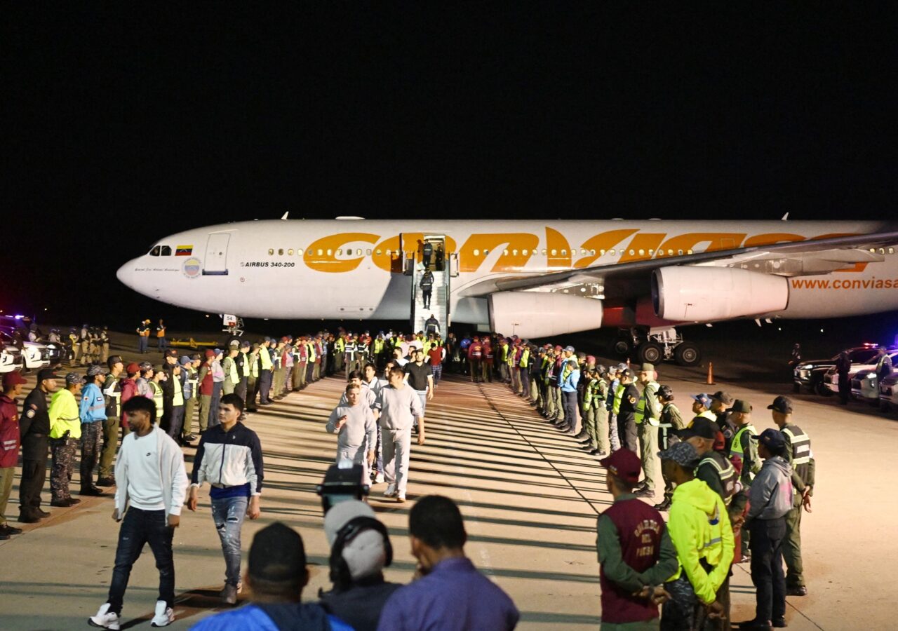 Venezuela devuelve a EE.UU. a ciudadano estadounidense enviado en un vuelo de deportación