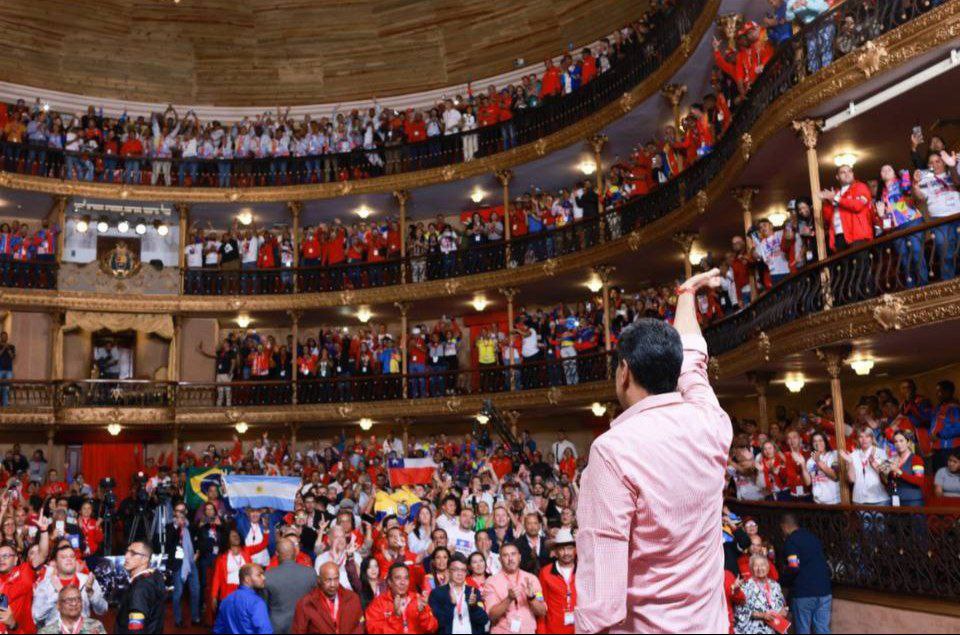 Maduro exhorta a su partido a estar preparado para una “defensa armada” ante una eventual agresión