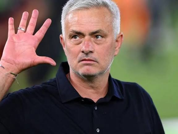 Mourinho, de ser ovacionado por el Oporto a coger el Benfica