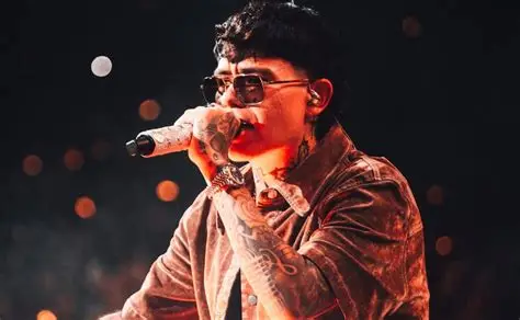 Las polémicas que persiguen a Junior H; de la censura a las amenazas