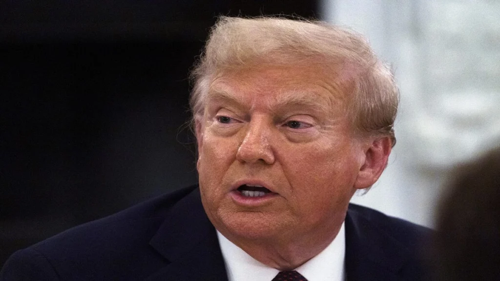 Presentador estadounidense Jimmy Dore cuestiona la narrativa de Trump sobre narcotráfico en Venezuela