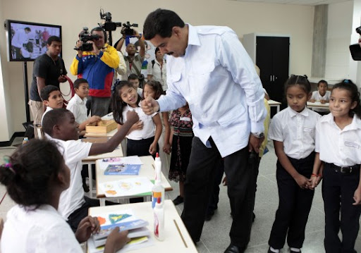 Maduro propone rehabilitar el 100% de sus escuelas para 2025 e incorporar Inteligencia Artificial