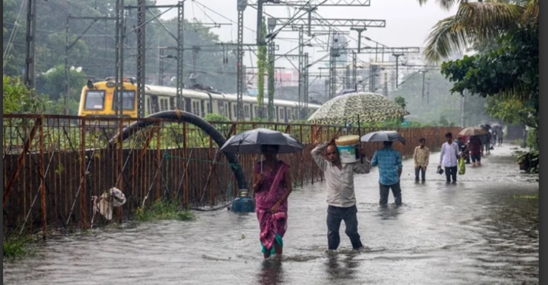 Derrumbes por lluvias torrenciales causan al menos 24 decesos en India