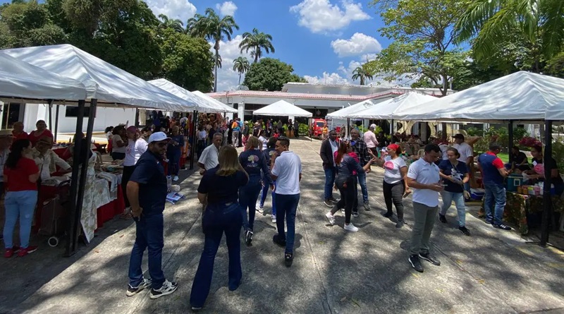 Emprendedores aragüeños exhiben producción local en Feria Navideña