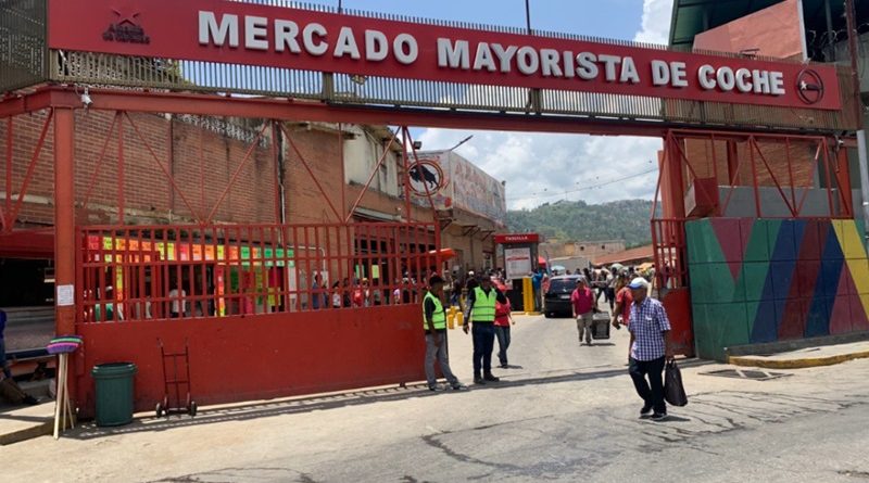 Despliegan Operativo Cívico-Militar para Garantizar Orden y Abastecimiento en el Mercado de Coche