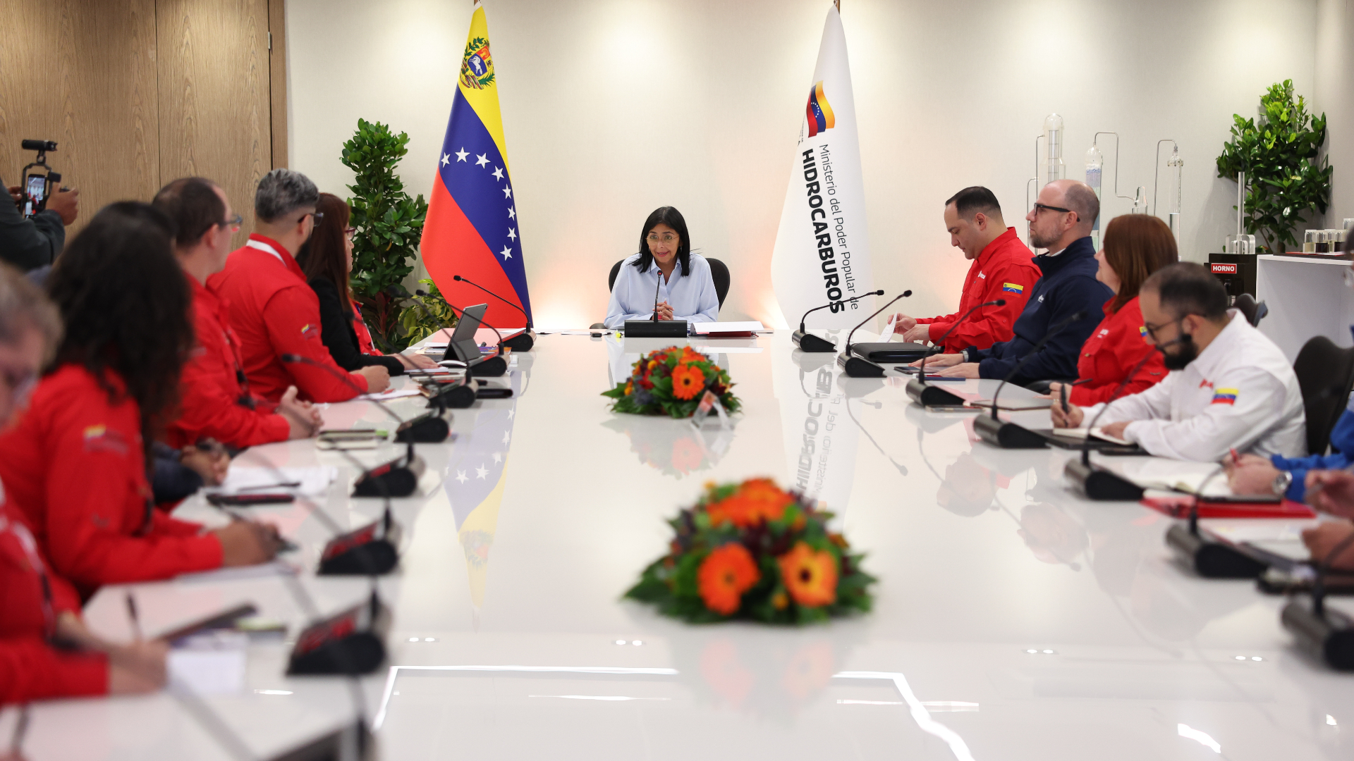 Delcy Rodríguez lidera reunión de trabajo con Intevep y PDVSA para fortalecer el sector hidrocarburos