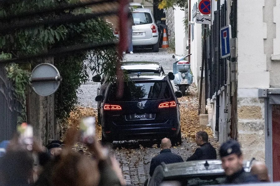 Sarkozy regresa a su domicilio tras tres semanas en la cárcel a la espera de nuevo juicio