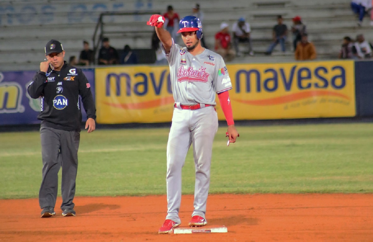 Tiburones apaleó a Cardenales