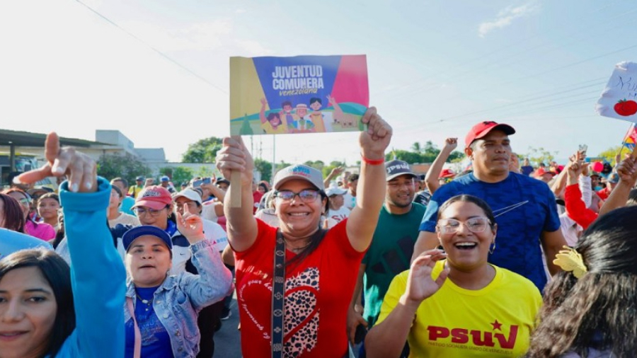Maduro anuncia meta de 6.000 comunas como base del “socialismo territorial” en Venezuela