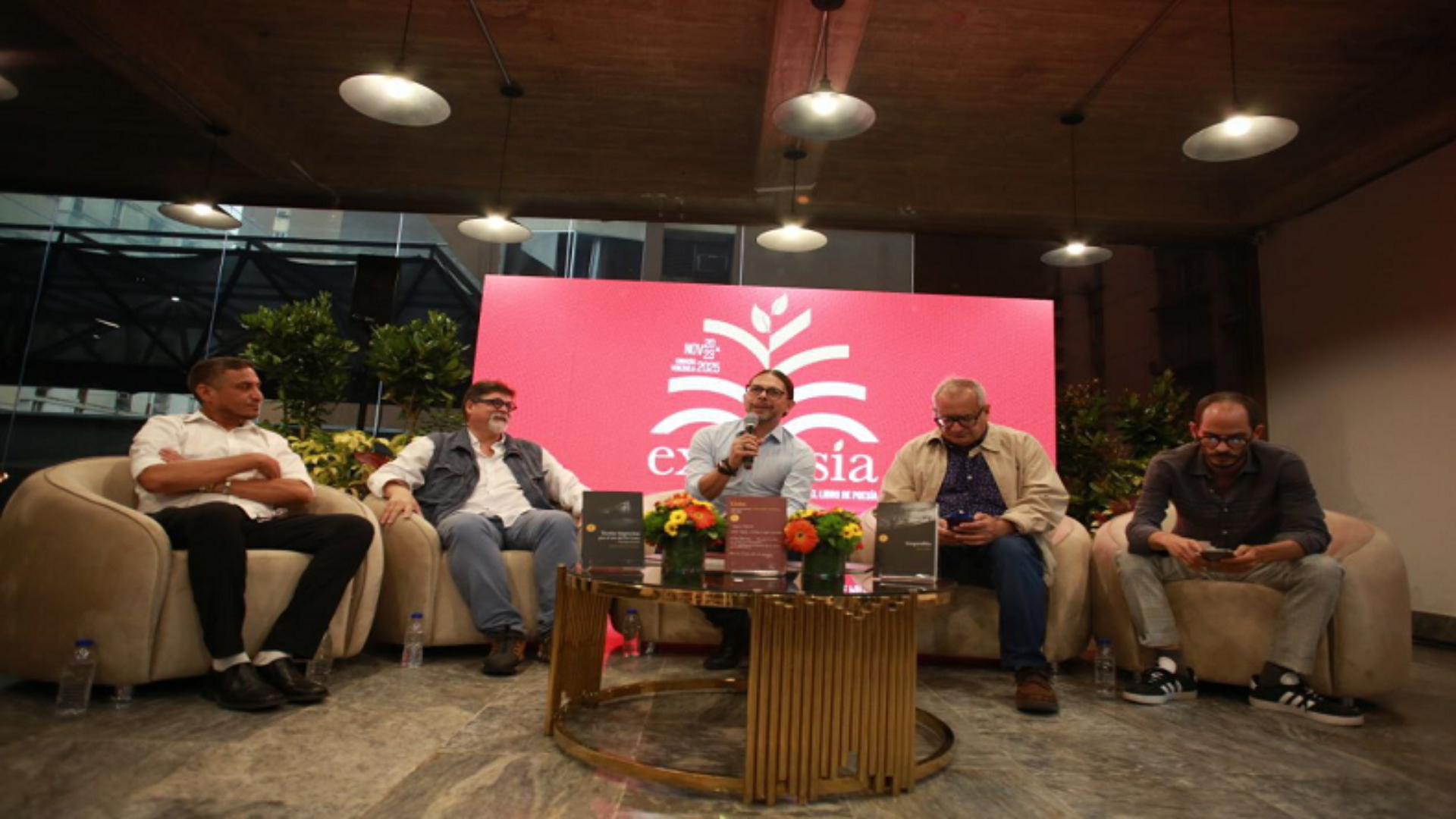 Clausurada con éxito la II Feria del Libro de la Poesía 2025 con amplia participación de autores y lectores