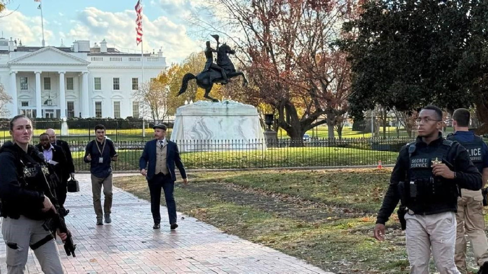 Tiroteo cerca de la Casa Blanca deja varios heridos, incluidos dos miembros de la Guardia Nacional