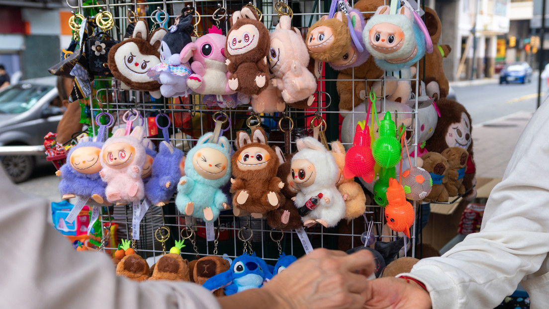 Alertan sobre muñecos piratas de Labubu con químicos tóxicos prohibidos