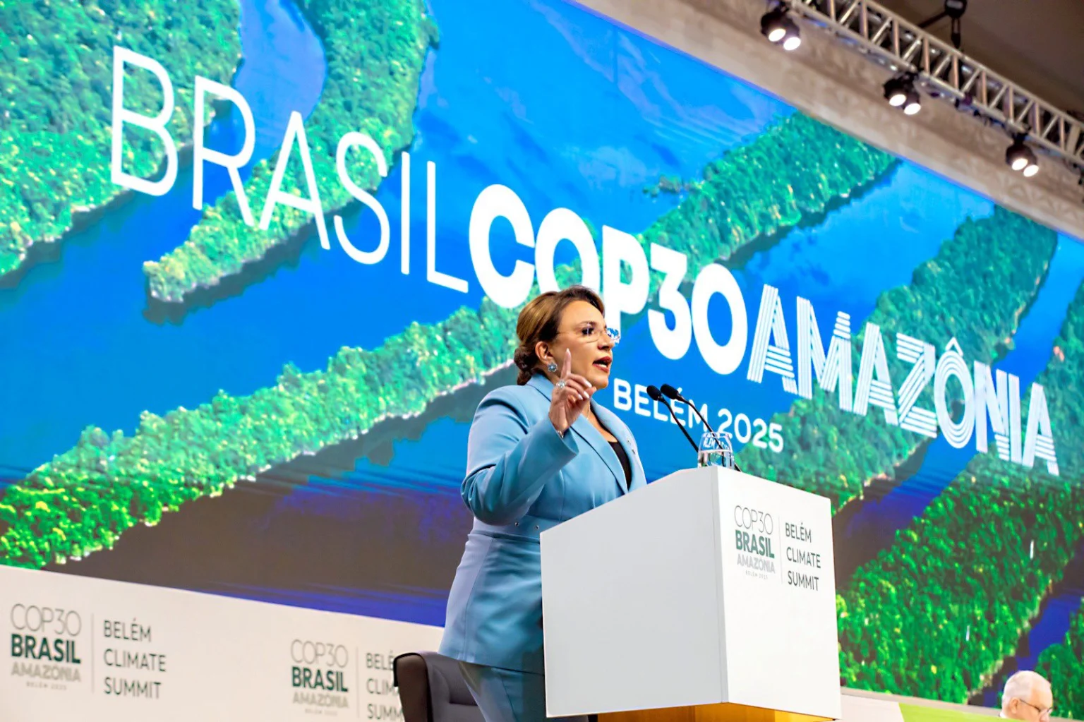 Presidenta de Honduras Xiomara Castro Declara al Capitalismo como el “Principal Verdugo Ambiental” en la COP30