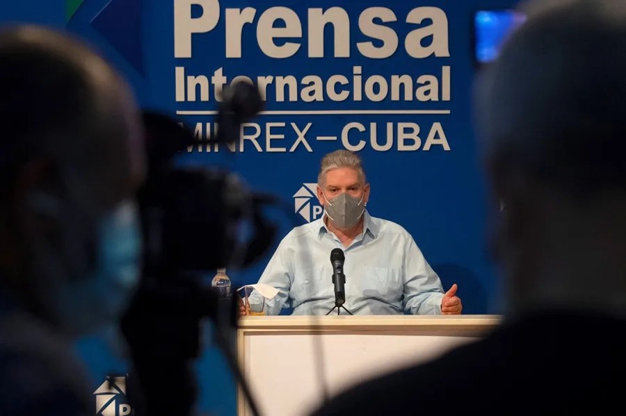 Sentencian a cadena perpetua al exministro de Economía de Cuba Alejandro Gil por espionaje