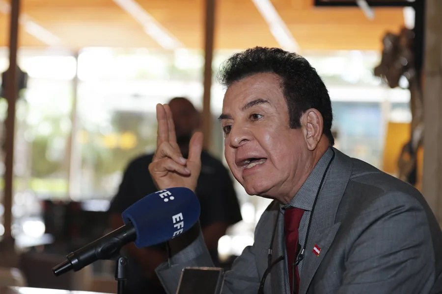 Salvador Nasralla dice que el Partido Liberal ganó ampliamente las elecciones en Honduras