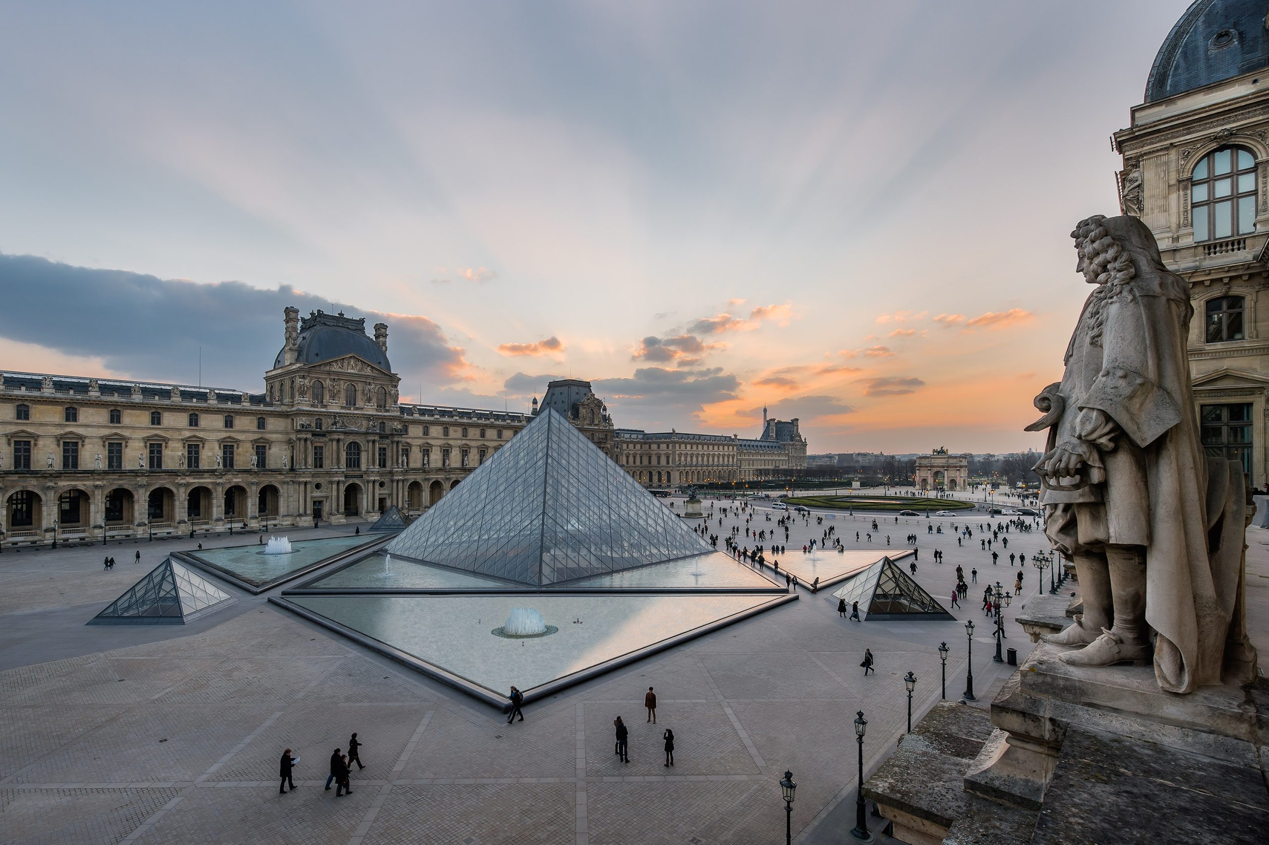 Fuga de agua en el Louvre daña cientos de documentos científicos clave de egiptología