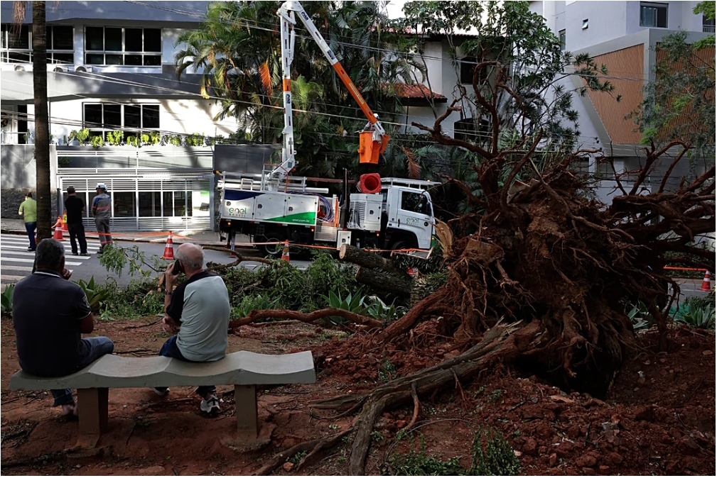 Un ciclón extratropical paraliza São Paulo: 1,3 millones sin electricidad, más de 100 vuelos cancelados y caos en los aeropuertos