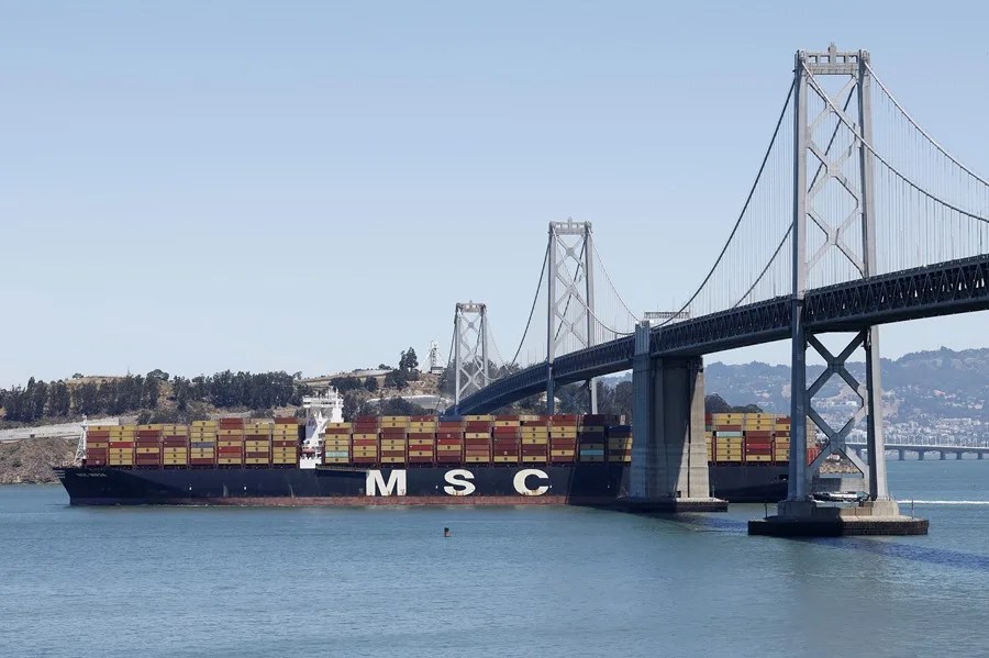 Donald Trump sugiere que dejará expirar el T-MEC y buscará un nuevo acuerdo con México y Canadá