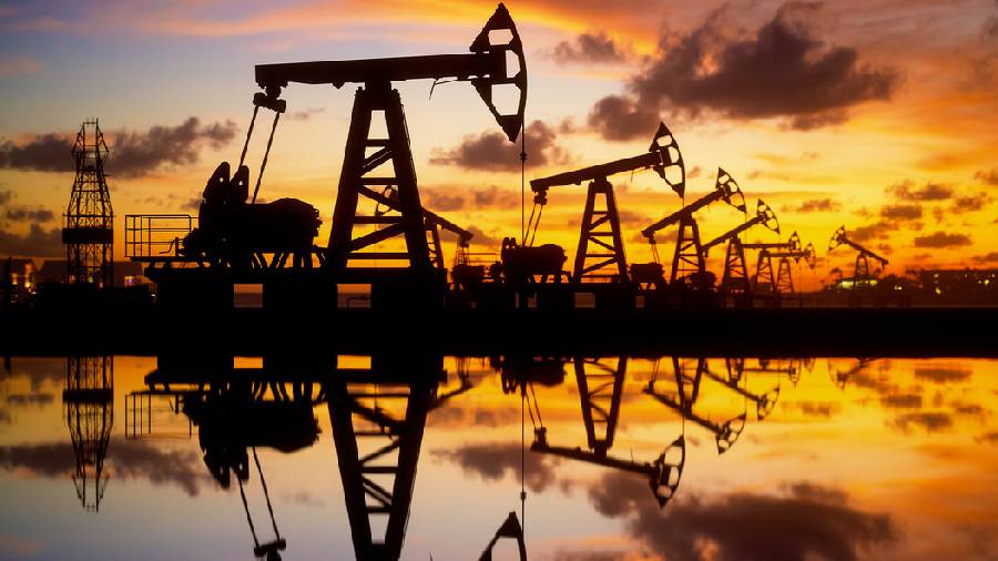 Un Siglo de Explotación: La Larga Sombra de las Transnacionales en la Historia Petrolera Venezolana