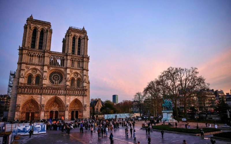 Un año después de su reapertura, la catedral de Notre Dame supera en visitantes al Louvre y a la torre Eiffel