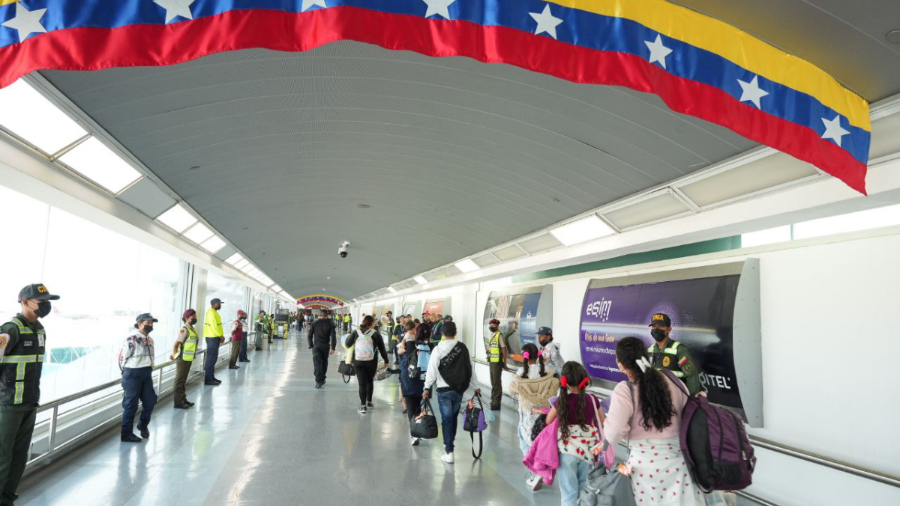 Gobierno venezolano anuncia plan especial para repatriación de migrantes desde Chile